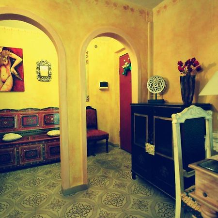 Hand Decorated House With Court Florenţa Exterior foto