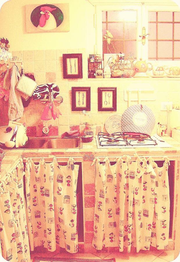 Hand Decorated House With Court Florenţa Exterior foto